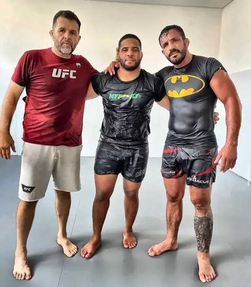 Com os atletas Isaque Bahiense e Murata