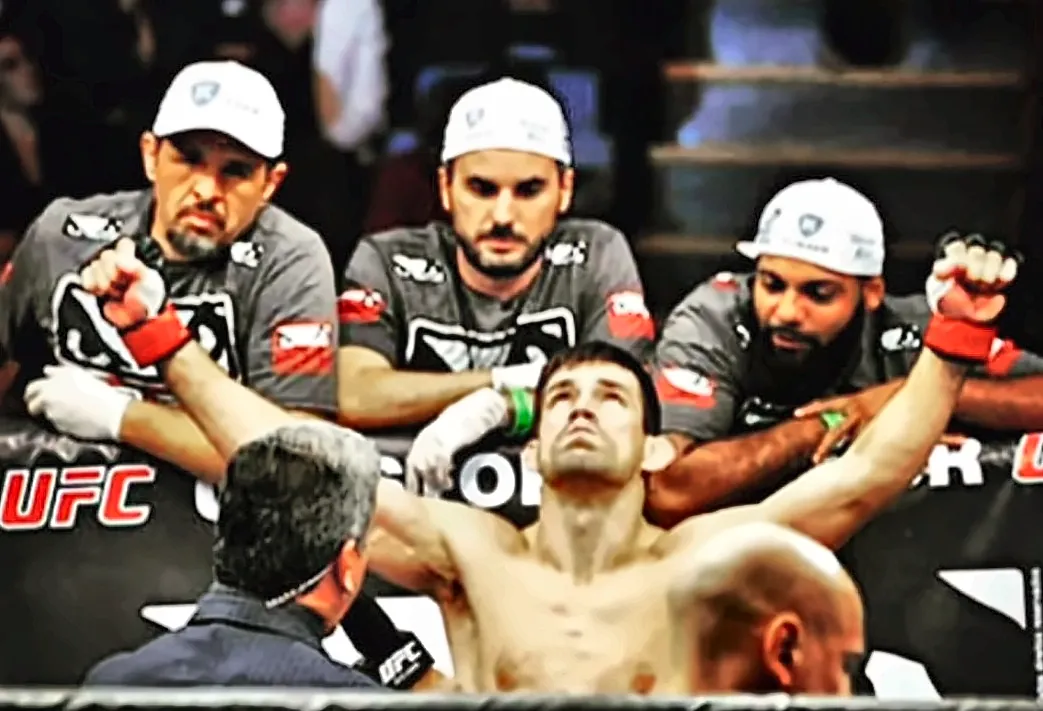 Corner de Demian Maia no UFC, com Wagner Mota